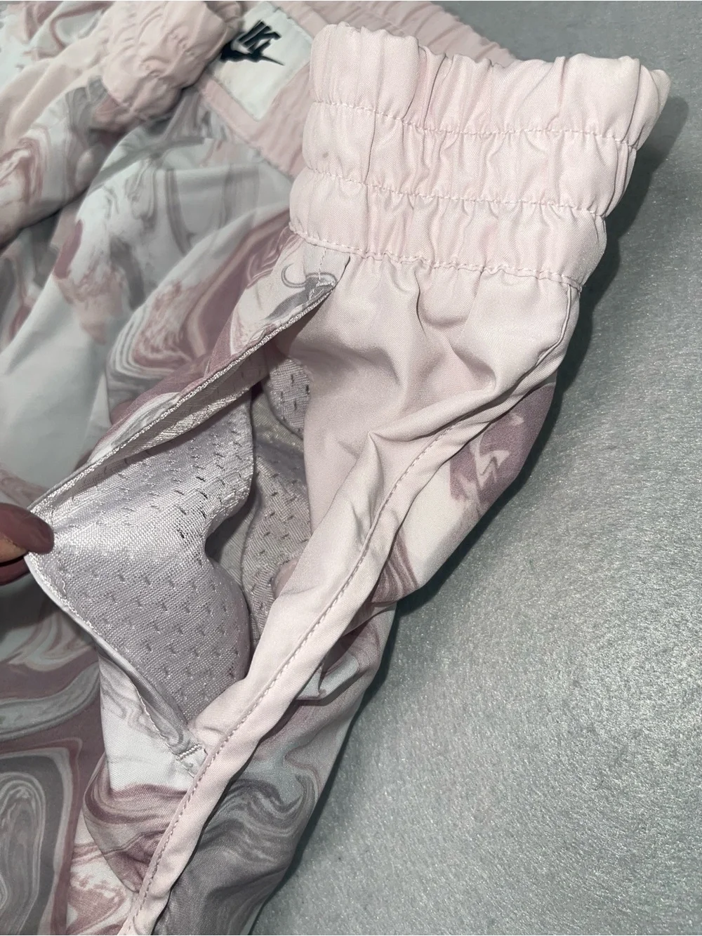 Nike Womens Marbled Pink Gray White Athletic Training Shorts Pull-On Size L 183